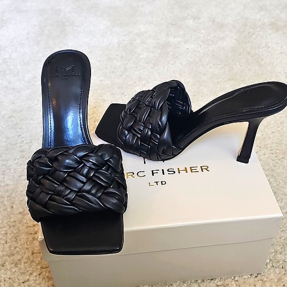 Marc Fisher Black Quilted Mules Sleek Slip-On Design NEW IN BOX - Picture 3 of 4